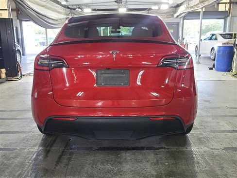 Used 2021 Tesla Model Y Long Range image 3