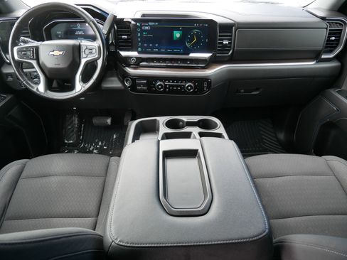 Used 2022 Chevrolet Silverado 1500 LT AWD/4WD image 11