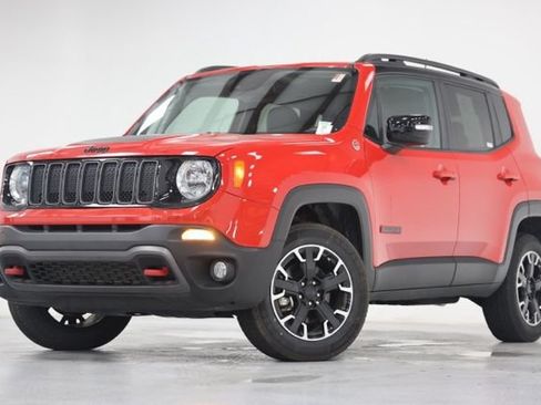 Used 2023 Jeep Renegade Trailhawk w/ Trailhawk Elite Group AWD/4WD image 7