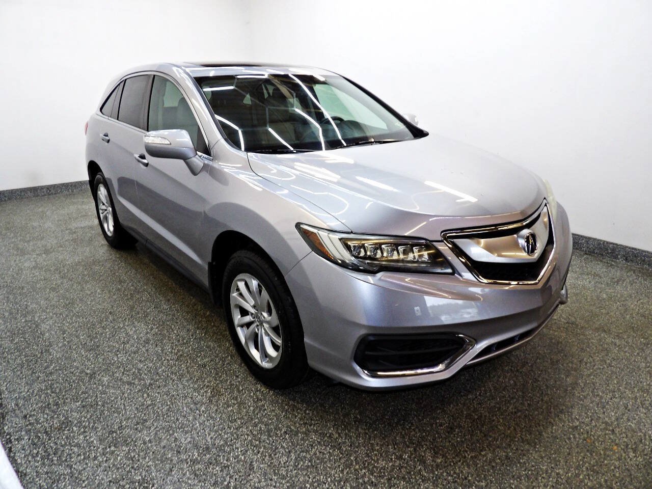 Used 2017 Acura RDX w/ Technology Package AWD/4WD image 3