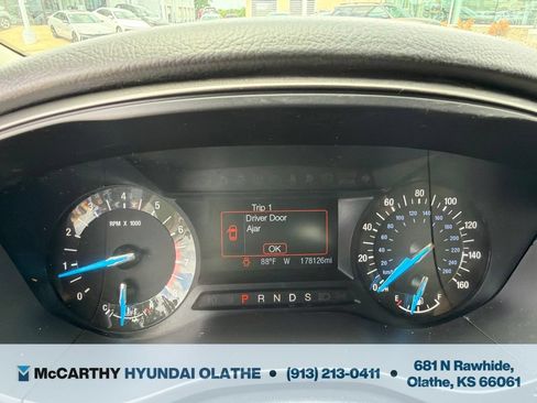 Used 2017 Ford Fusion SE FWD image 23