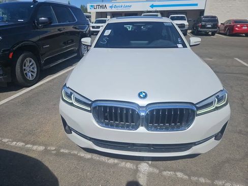 Used 2023 BMW 530e xDrive w/ Premium Package AWD/4WD image 4