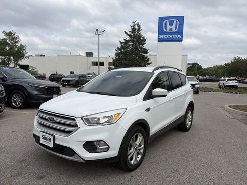 Used 2018 Ford Escape SE w/ SE Sync 3 Package FWD image 1