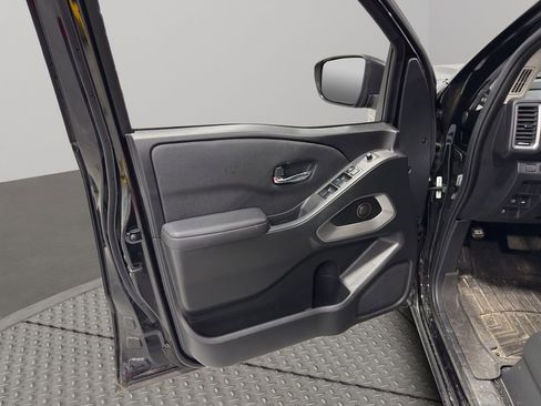 Used 2023 Nissan Frontier SV image 19