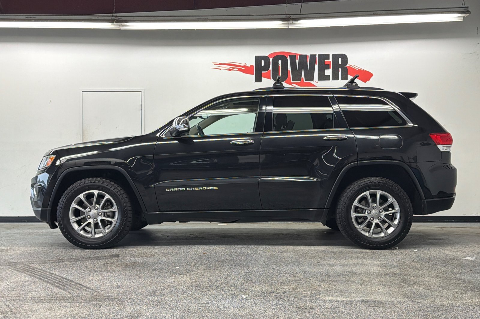 Used 2015 Jeep Grand Cherokee Limited w/ Trailer Tow Group IV AWD/4WD image 6