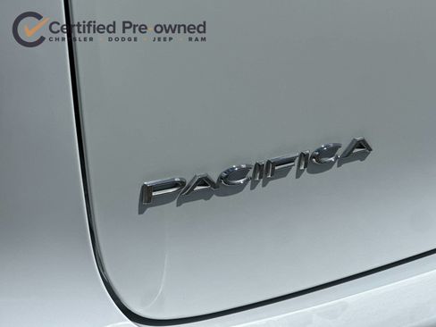 Used 2024 Chrysler Pacifica Touring-L FWD image 28