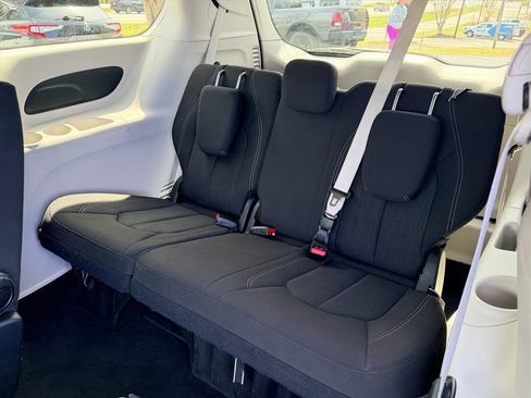 Used 2023 Chrysler Voyager LX image 14