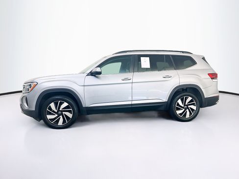 Used 2025 Volkswagen Atlas SE AWD/4WD image 4