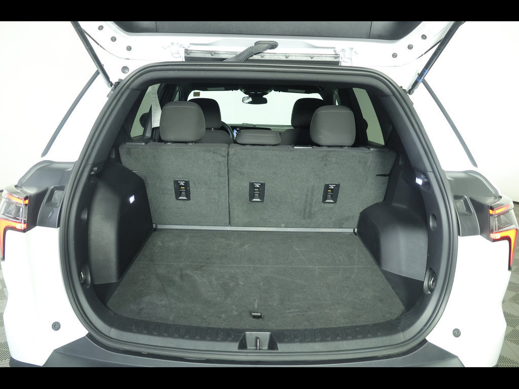 Used 2025 Chevrolet Equinox LT FWD image 10