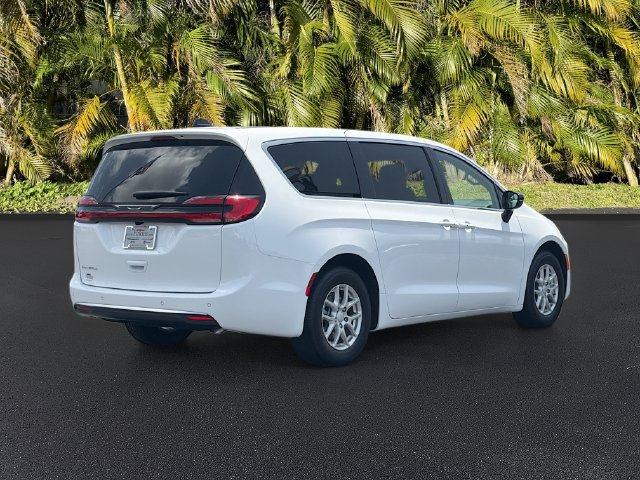 New 2027 Chrysler Pacifica Select FWD image 5