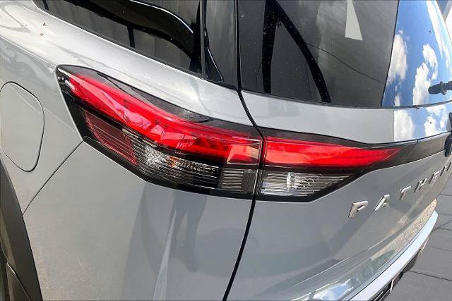 Used 2023 Nissan Pathfinder Platinum FWD image 29