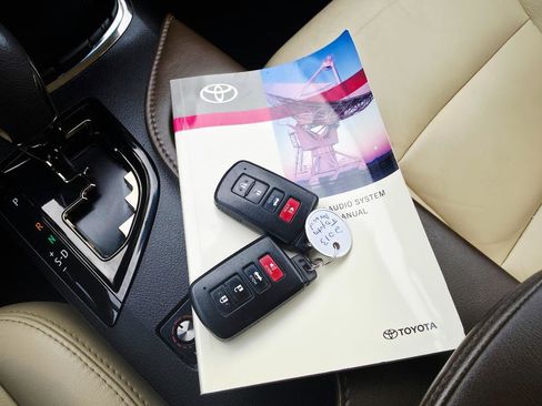 Used 2013 Toyota Avalon XLE image 39