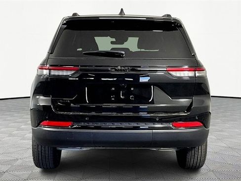 New 2025 Jeep Grand Cherokee Altitude image 5