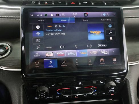 Used 2023 Jeep Grand Cherokee Limited AWD/4WD image 48