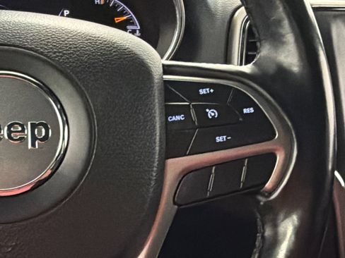 Used 2021 Jeep Grand Cherokee Laredo AWD/4WD image 17