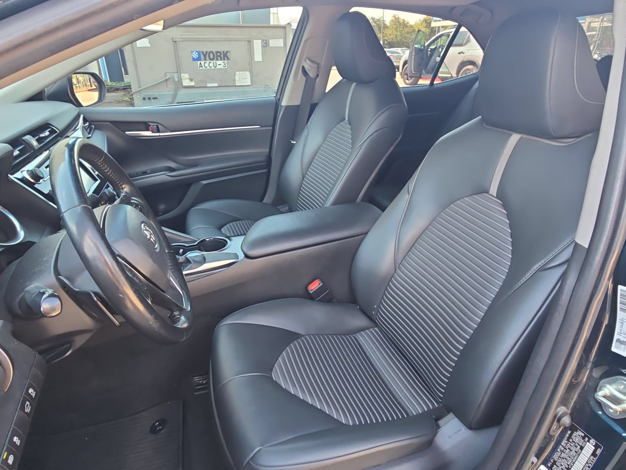 Used 2019 Toyota Camry SE FWD image 13