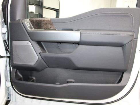 New 2026 Ford F250 Lariat w/ Black Appearance Package image 40