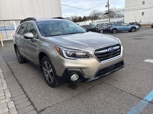 Used 2018 Subaru Outback 3.6R Limited image 2