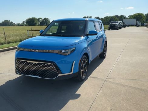Used 2024 Kia Soul EX image 4