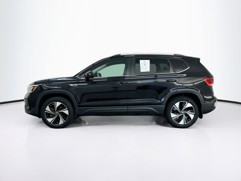 Used 2023 Volkswagen Taos SE w/ Panoramic Sunroof Package AWD/4WD image 4