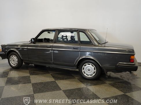Used 1988 Volvo 240 Sedan RWD image 9
