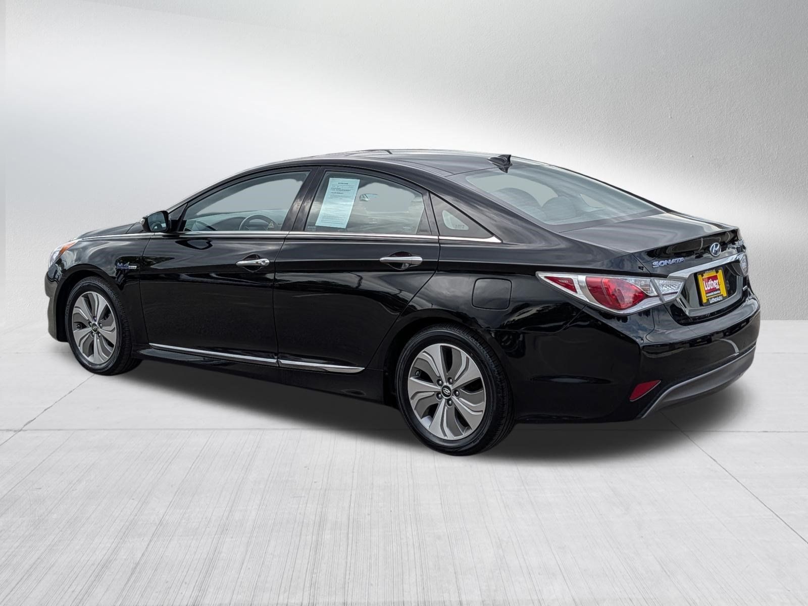 Used 2015 Hyundai Sonata Limited w/ Option Group 02 FWD image 5