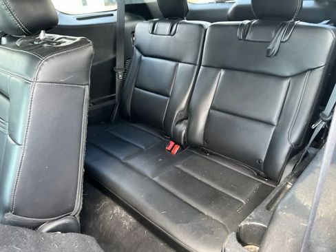 Used 2022 Ford Explorer XLT AWD/4WD image 7