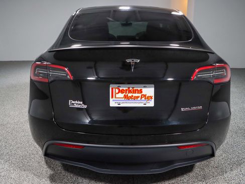 Used 2022 Tesla Model Y Performance image 8