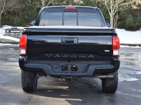 Used 2016 Toyota Tacoma TRD Sport w/ Towing Package image 30