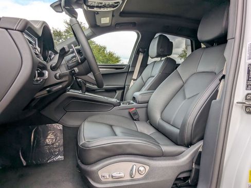 New 2026 Porsche Macan image 5