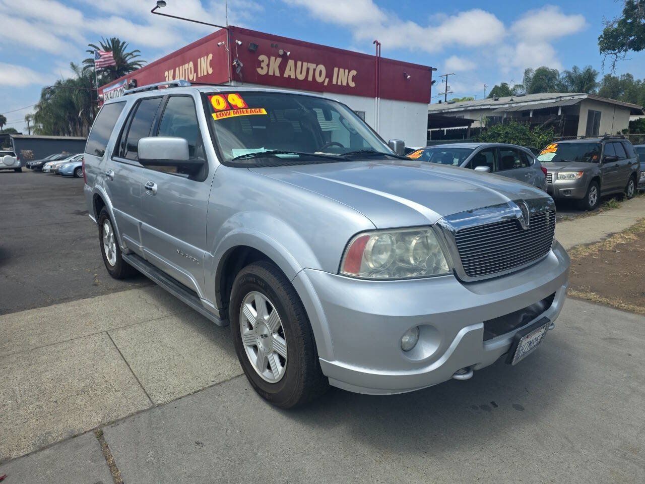 Used 2004 Lincoln Navigator Luxury AWD/4WD image 2