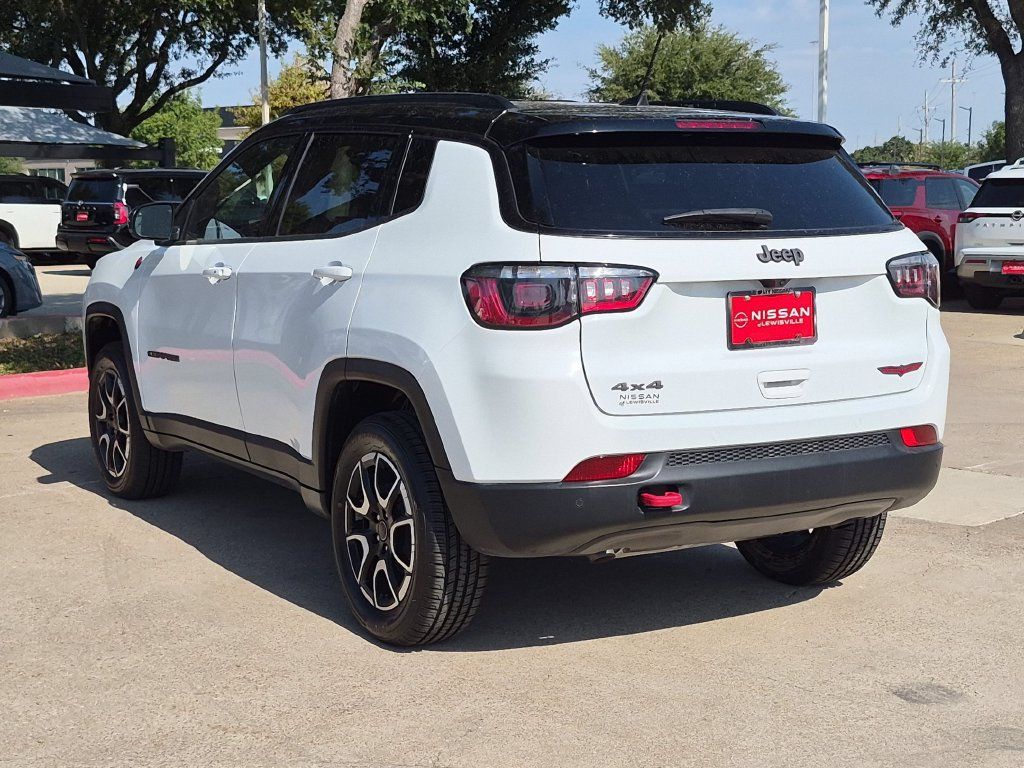 Used 2025 Jeep Compass Trailhawk AWD/4WD image 6