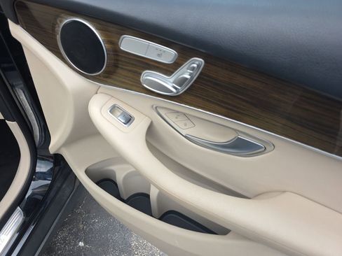 Used 2019 Mercedes-Benz GLC 300 4MATIC image 22