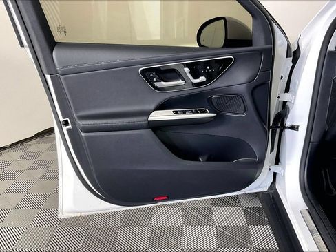 Used 2024 Mercedes-Benz GLC 300 image 22