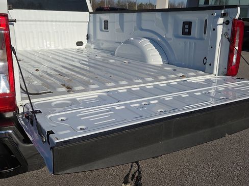 Used 2017 Ford F250 XL w/ Power Equipment Group image 9