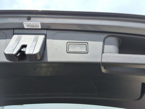 Used 2024 Volkswagen Atlas SEL Premium R-Line image 25