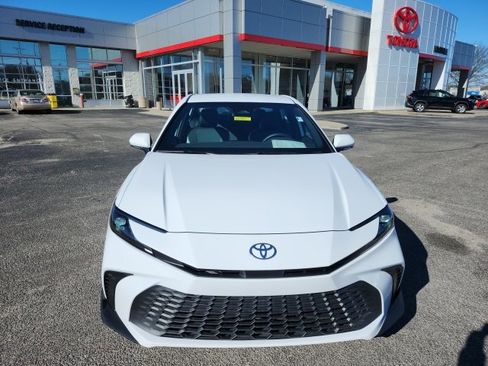 Certified 2025 Toyota Camry SE image 2