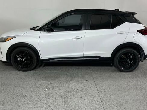 Used 2022 Nissan Kicks SR w/ Premium Package FWD image 6