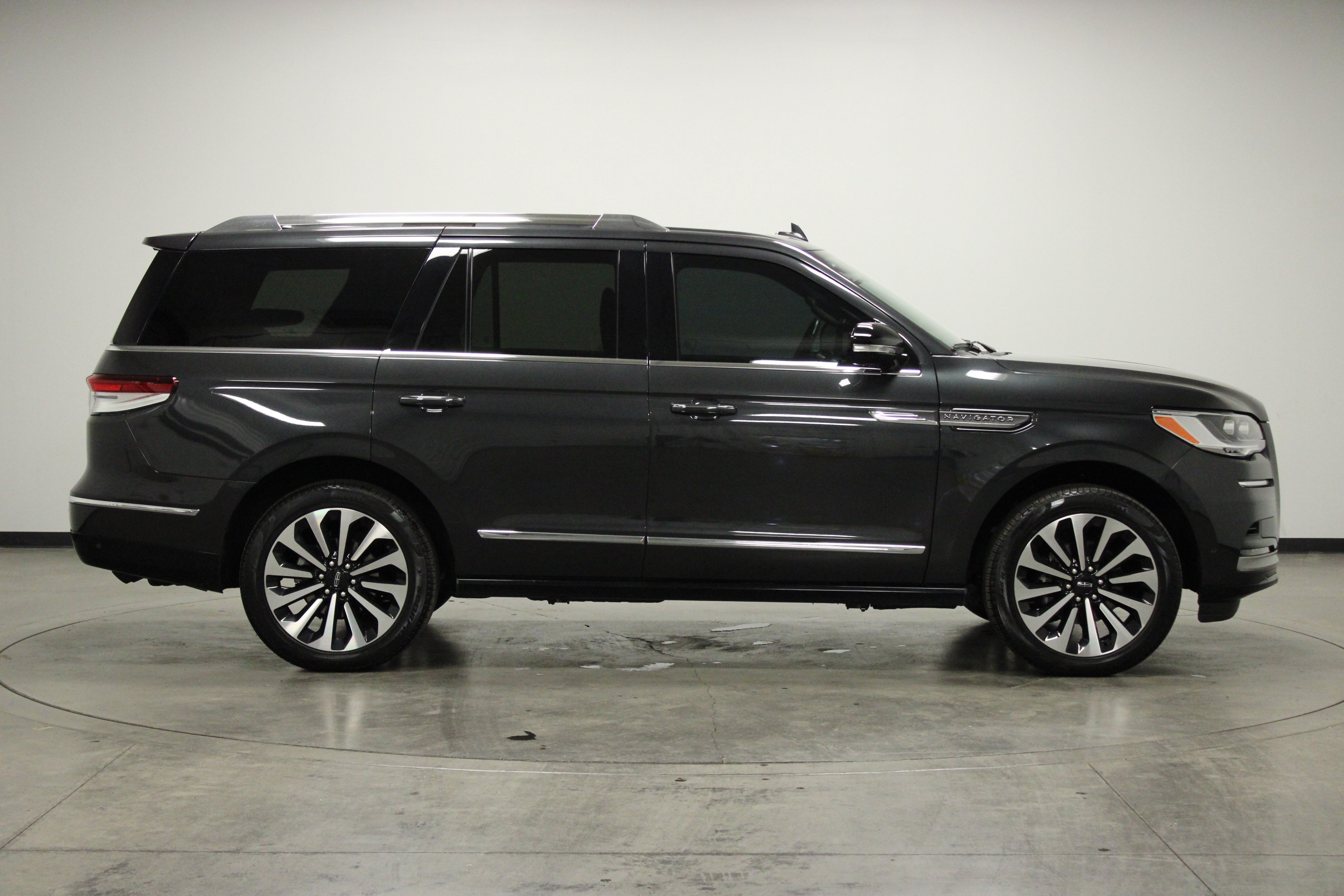 Used 2024 Lincoln Navigator Reserve AWD/4WD image 9