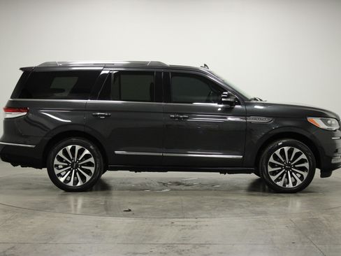 Used 2024 Lincoln Navigator Reserve image 9