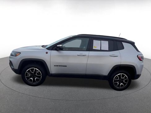 Used 2025 Jeep Compass Trailhawk AWD/4WD image 8