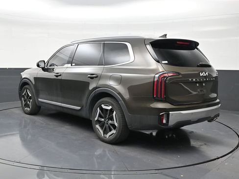 Used 2024 Kia Telluride EX FWD image 3