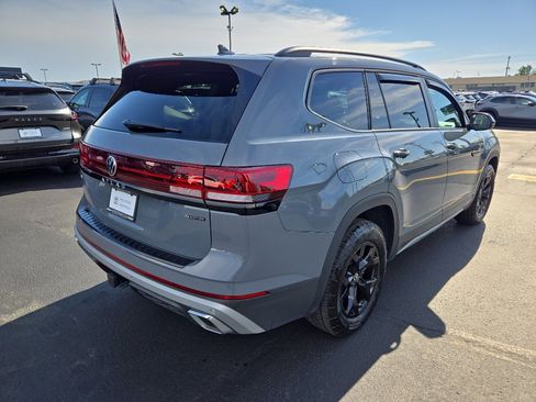 Used 2025 Volkswagen Atlas Peak Edition SE AWD/4WD image 7