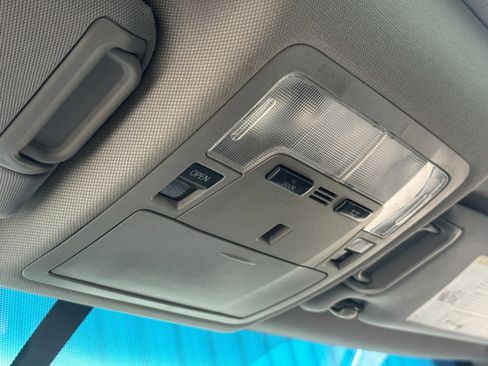 Used 2017 Toyota Camry SE image 32