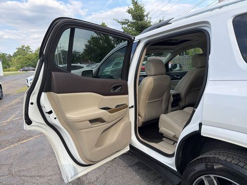 Used 2019 GMC Acadia Denali w/ Technology Package FWD image 31