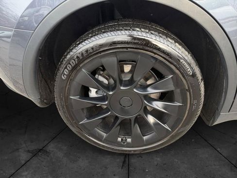 Used 2023 Tesla Model Y Long Range image 30