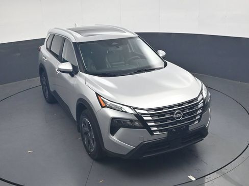 Used 2025 Nissan Rogue SV w/ SV Premium Package FWD image 35