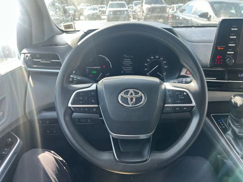 Used 2021 Toyota Sienna LE image 9