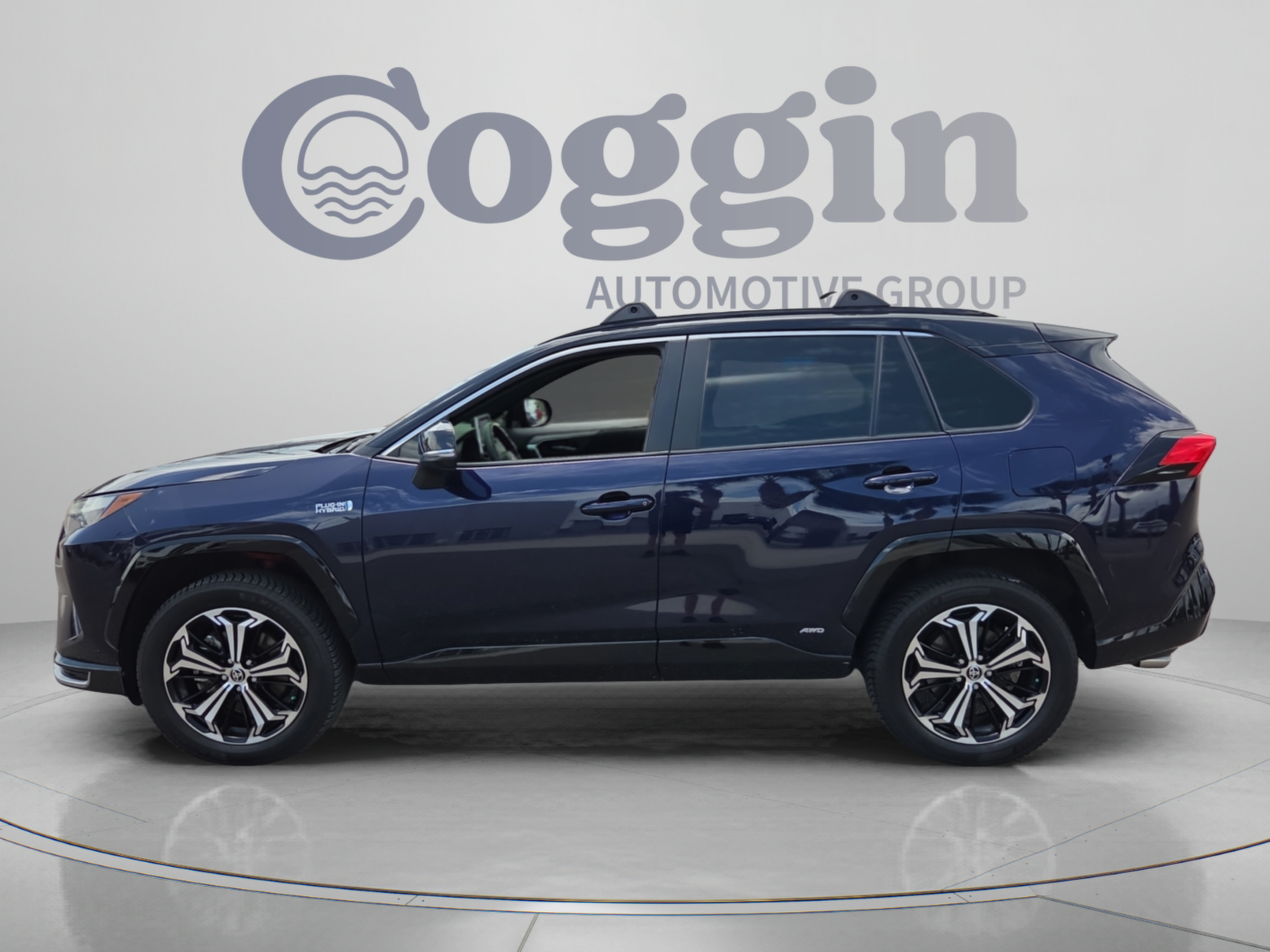 Used 2022 Toyota RAV4 XSE w/ Weather Package AWD/4WD image 2