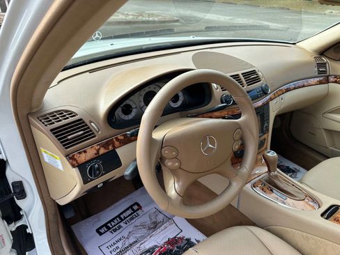 Used 2009 Mercedes-Benz E 350 E 350 4dr Sedan image 13